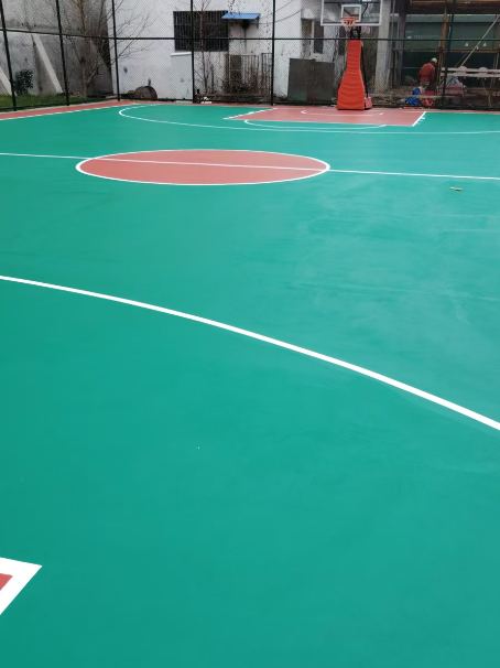 象州 球场长期使用易出现地面开裂